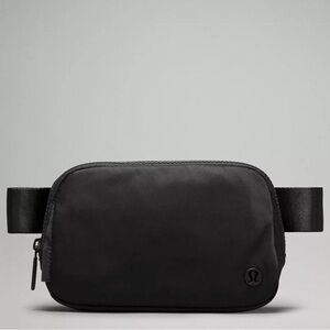 Lululemon Everywhere Belt Bag 1L -black crossbody bag
